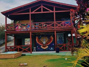 a building with a mural on the side of it at Casa da Sorte - campo, montanha, natureza e caminho da praia in Santo Amaro da Imperatriz