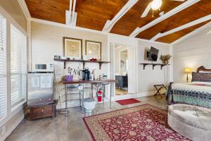 a bedroom with a bed and a table in a room at Travis Street in Fredericksburg