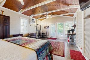 a bedroom with a bed and a wooden ceiling at Travis Street in Fredericksburg