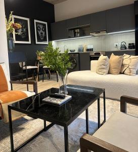 Kuchyň nebo kuchyňský kout v ubytování Luxury Apartment in sandton CBD + 12 fotografií