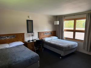 Postel nebo postele na pokoji v ubytování Riverview Lodge