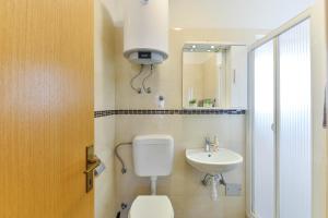 a bathroom with a toilet and a sink at Apartmani LUNA in Vir +44 photos