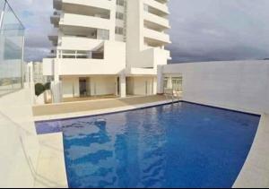 Kolam renang di atau dekat dengan Nice downtown apartment Irala Building 452