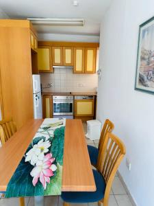 Η κουζίνα ή μικρή κουζίνα στο Harbour Haven 2 BR Gem steps fm sand and shops +6 φωτογραφίες