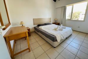 Ένα ή περισσότερα κρεβάτια σε δωμάτιο στο Harbour Haven 2 BR Gem steps fm sand and shops