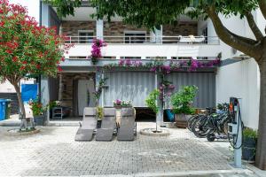 a group of benches in front of a building with flowers at Apartmani LUNA in Vir