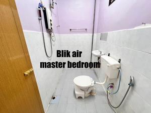 Et badeværelse på D'Aya Sofea Homestay Padang Besar