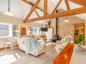 Khu vực ghế ngồi tại 3 Bed in Newton-on-Rawcliffe 88956 +46 ảnh