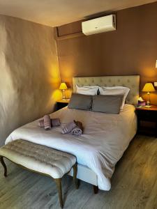 a bedroom with a large bed with purple pillows at Spacieux T3 en duplex rénové avec terrasse in Saint-Rémy-de-Provence +37 photos