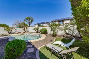 Hồ bơi trong/gần Heated Pool and Hot Tub at Home Near Luke AFB