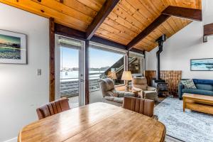 Χώρος καθιστικού στο Embarcadero Condo #E225