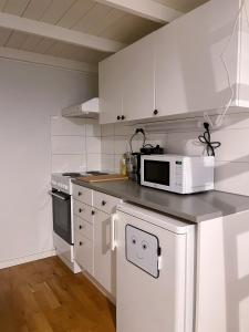 Kuchyň nebo kuchyňský kout v ubytování Nextdoor Host Quiet Work-Ready Studio at Kamppi Fast WiFi + 20 fotografií