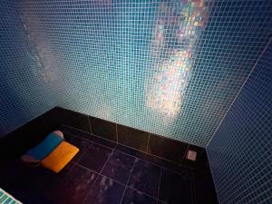 a bathroom with a shower with a toy in the tub at トロピカーナ in Fukuyama