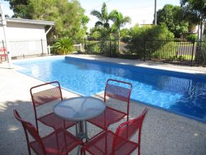 Πισίνα στο ή κοντά στο Barcaldine Country Motor Inn +21 φωτογραφίες