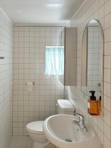 a bathroom with a sink and a toilet and a mirror at Aralla Stay-고척돔 15분 거리 #홍대 이태원 영등포 여의도 대중교통 30분 내 도착 #목동역 도보 15분 #목동역 차로 5분 in Seoul +27 photos