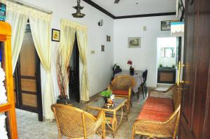 Posezení v ubytování Lazar Residency Homestay