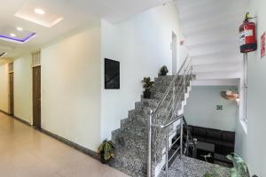 Μια τηλεόραση ή/και κέντρο ψυχαγωγίας στο Hotel O Kiara Inn