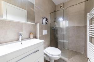 Ένα μπάνιο στο Old Town Bardakčije Skyline Design Apartments +22 φωτογραφίες