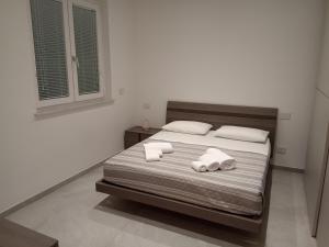 a bedroom with a bed with two towels on it at Residenza Milla in Alassio