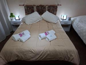 En eller flere senge i et værelse på Sumaï