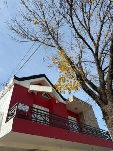 Το κτήριο όπου στεγάζεται  το διαμέρισμα