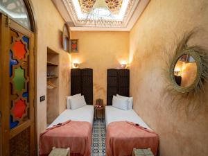 Katil atau katil-katil dalam bilik di Riad Qasr El Medina