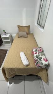 a bed in a small room with at Pousada Ribeiro 2 in Belém