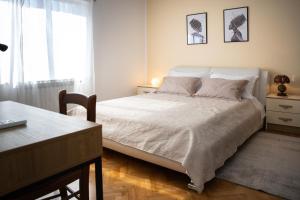 a bedroom with a bed and a desk and a window at Apartments with parking space Sveti Lovrec, Central Istria - Sredisnja Istra - 24888 in Medaki