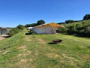 Taman di luar Comfort Tent in Val de Wanne