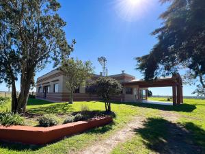 Φωτογραφία από το άλμπουμ του Los Álamos - casa de campo σε Juan L. Lacaze +40 φωτογραφίες