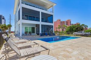 Πισίνα στο ή κοντά στο 319 Bay & Beach Blessings- Pool Home with Water views! home