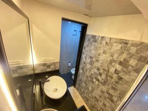 a bathroom with a toilet and a shower and a sink at Le”More House in Girardot +9 photos