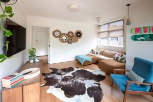 Posezení v ubytování The Pool House - Beach Basketball Table Tennis