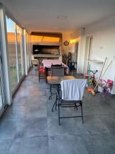a living room with a table and chairs at Casa con todos los servicios in San Nicolas