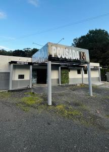 a building with a sign that reads poulada tv at Pousada M1 in União da Vitória