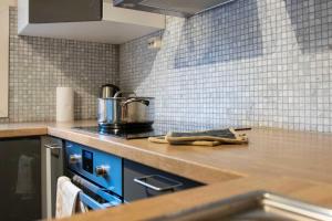 Kuchyň nebo kuchyňský kout v ubytování Spacious 3 bedroom with view