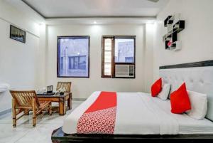 Katil atau katil-katil dalam bilik di Hotel O Seventy stay in