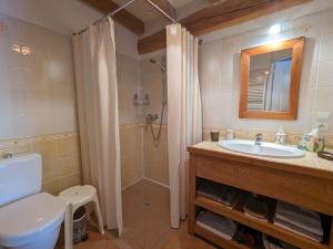 Ένα μπάνιο στο Chambre d'hôtes avec charme discret, à la ferme - FR-1-591-673
