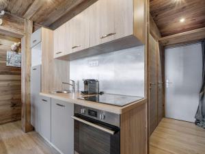 a kitchen with a sink and a stove at Appartement cosy au cœur de Val Thorens, proche pistes, animaux acceptés - FR-1-640-80 in Val Thorens +1 photo