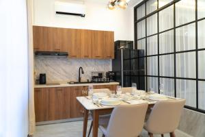 Η κουζίνα ή μικρή κουζίνα στο Tres Villas Kuta