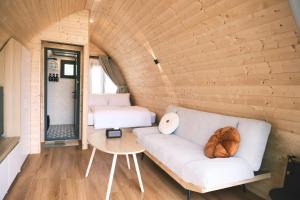 Χώρος καθιστικού στο Cat Ba island Beachfront - Titi Beach Pods