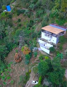 an overhead view of a house on a hill at Manaju - Finca Campestre y Glamping in Ibagué