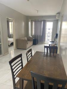 Χώρος καθιστικού στο Monarch Park Suites WS
