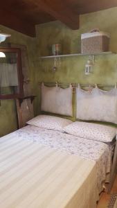 A bed or beds in a room at B&B La Rosa Antica