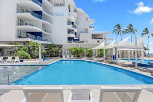 Bazén v ubytování Oceanfront Luxe Suite - Sub Penthouse nebo v jeho okolí + 45 fotografií