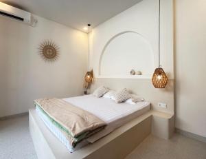 Postel nebo postele na pokoji v ubytování White Olive Villa Sanur + 9 fotografií