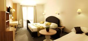 Giường trong phòng chung tại Hotel Mirna - Terme & Wellness Lifeclass
