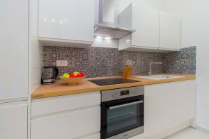 Кухня или мини-кухня в Apartment Royal

