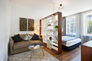 אזור ישיבה ב-Munich Furnished Apartments