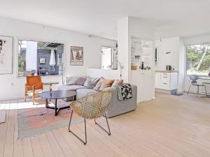 Kuchyň nebo kuchyňský kout v ubytování 6 person holiday home in Tisvildeleje + 16 fotografií